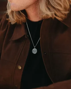 Vincero Compass Pendant